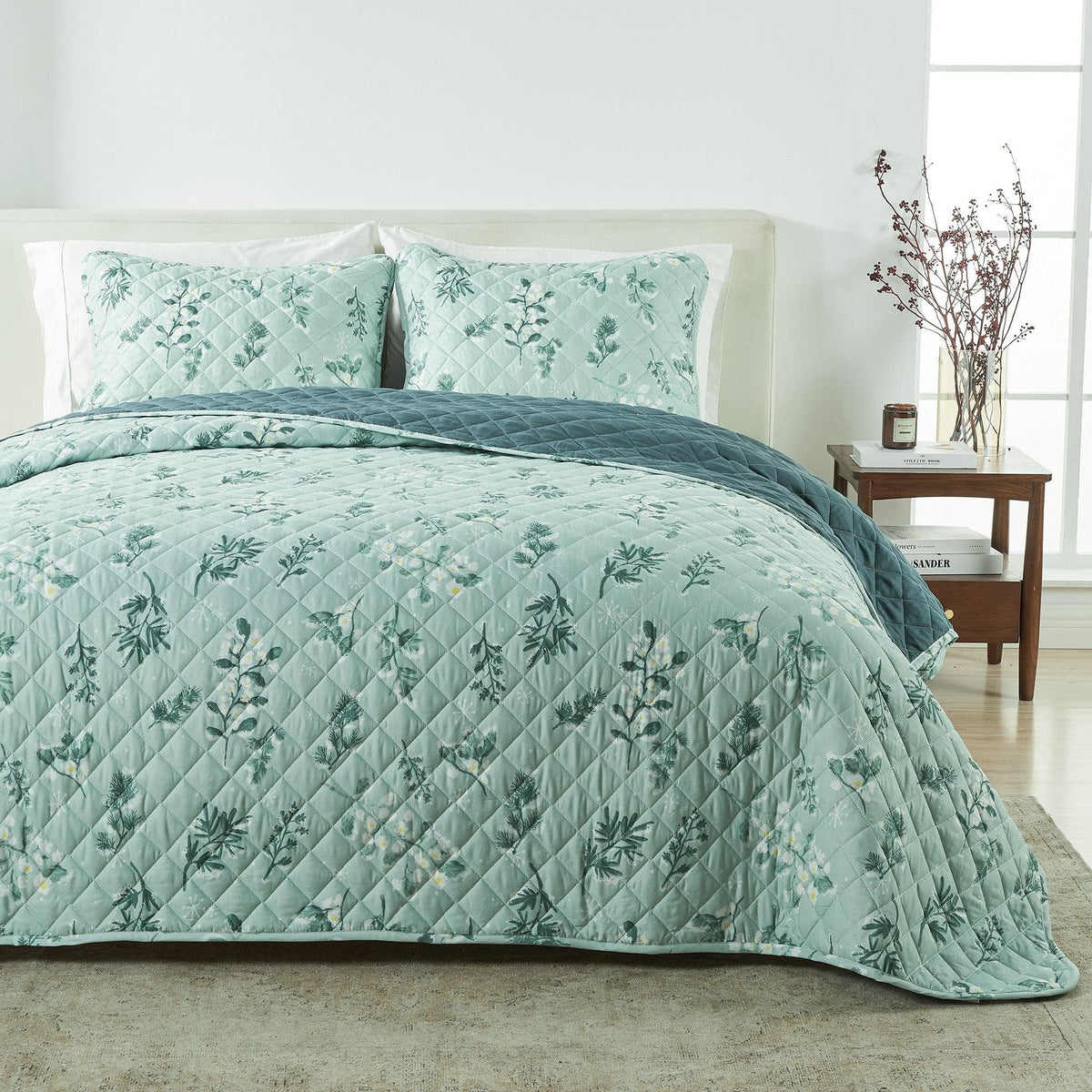 Snowy Botanical Quilt Set, Mariela Collection