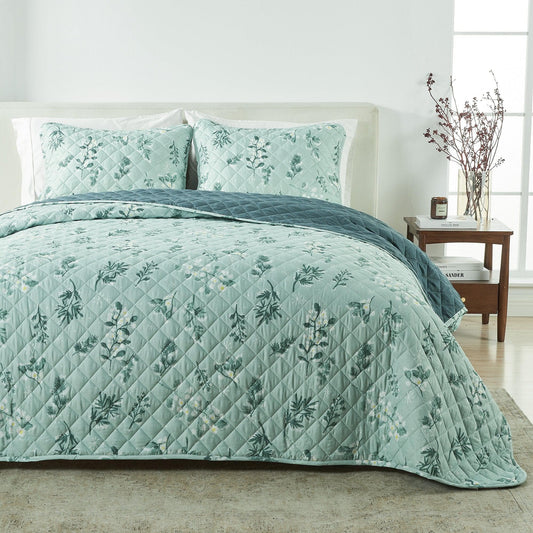 Snowy Botanical Quilt Set, Mariela Collection