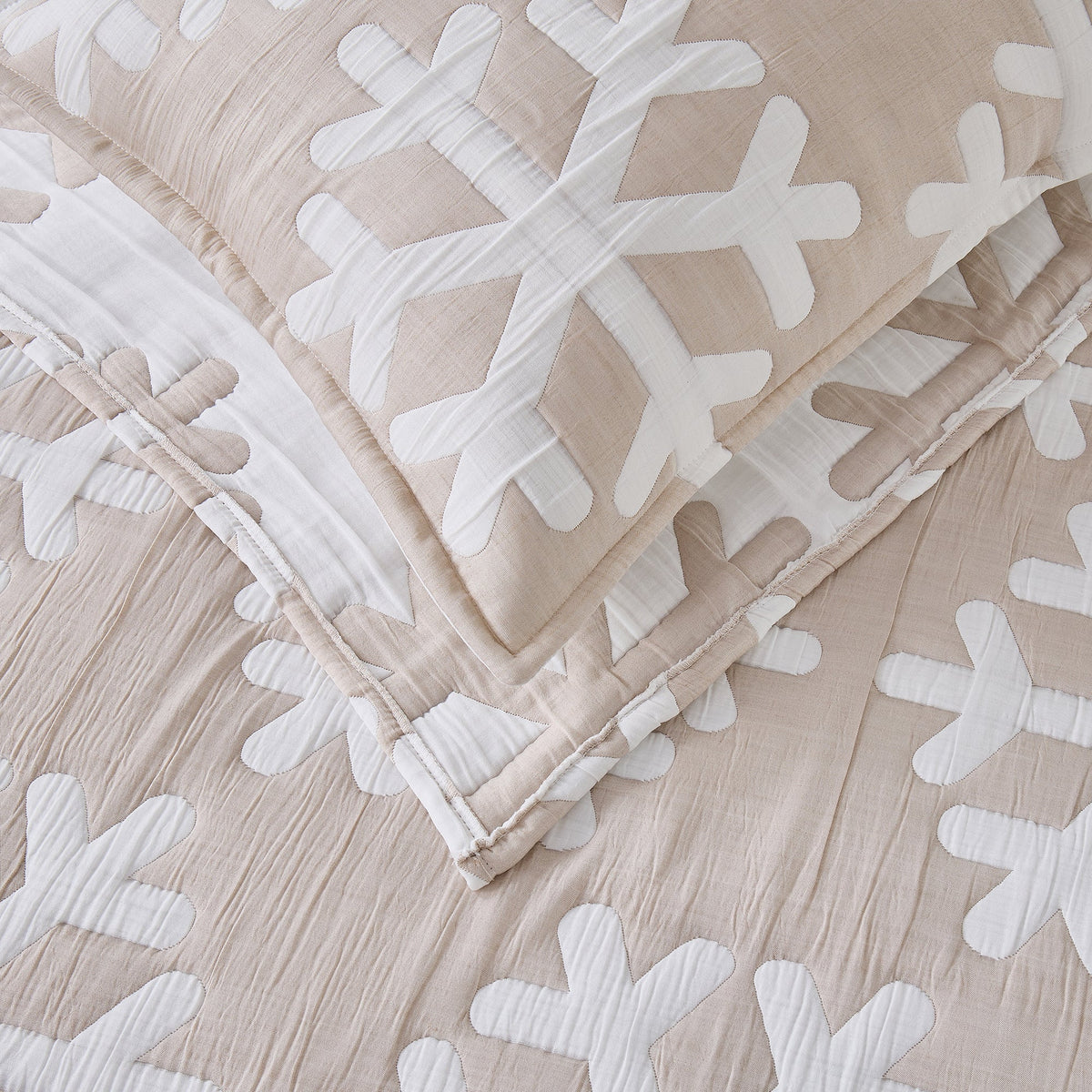 Reversible Matelassé Snowflake Quilt Set – Nino Collection – view 21