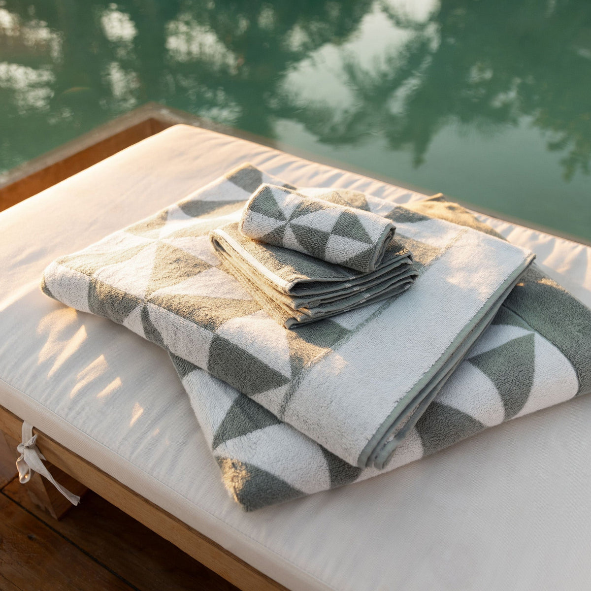 Umbra Australian Cotton Towels with Triangular Print, 600 GSM – view 4