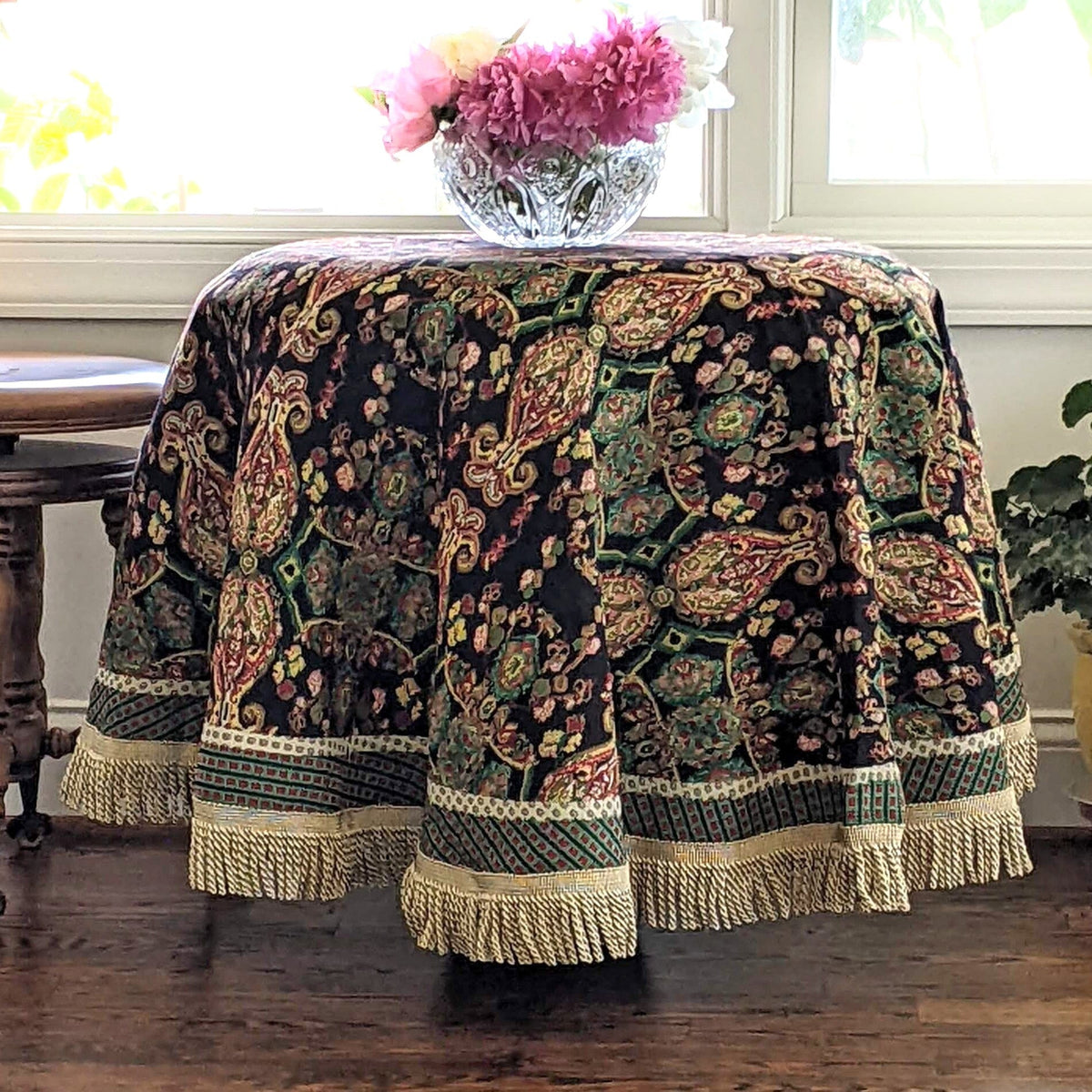 Elegant Black Ornate Paisley Woven Tapestry Tablecloth – view 3