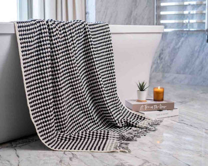 Pom Pom Organic Turkish Cotton Bath Towel, Oversized 550 GSM Jacquard – view 4