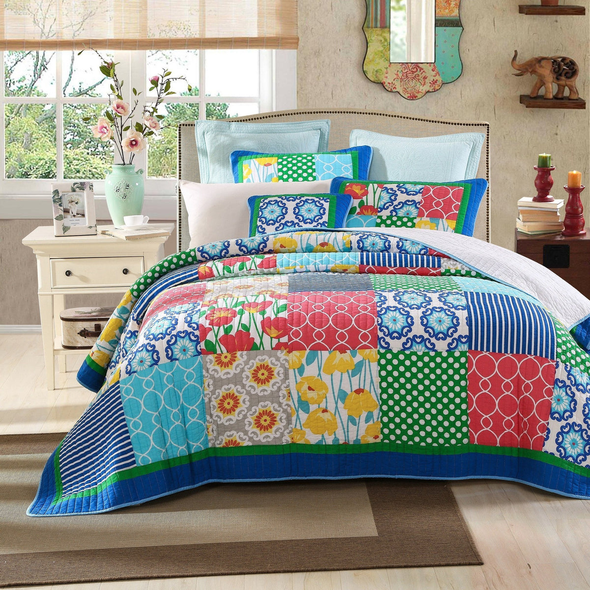 Dreamy Meadow Floral Cotton Patchwork Quilt Set with Pillow Covers – view 8