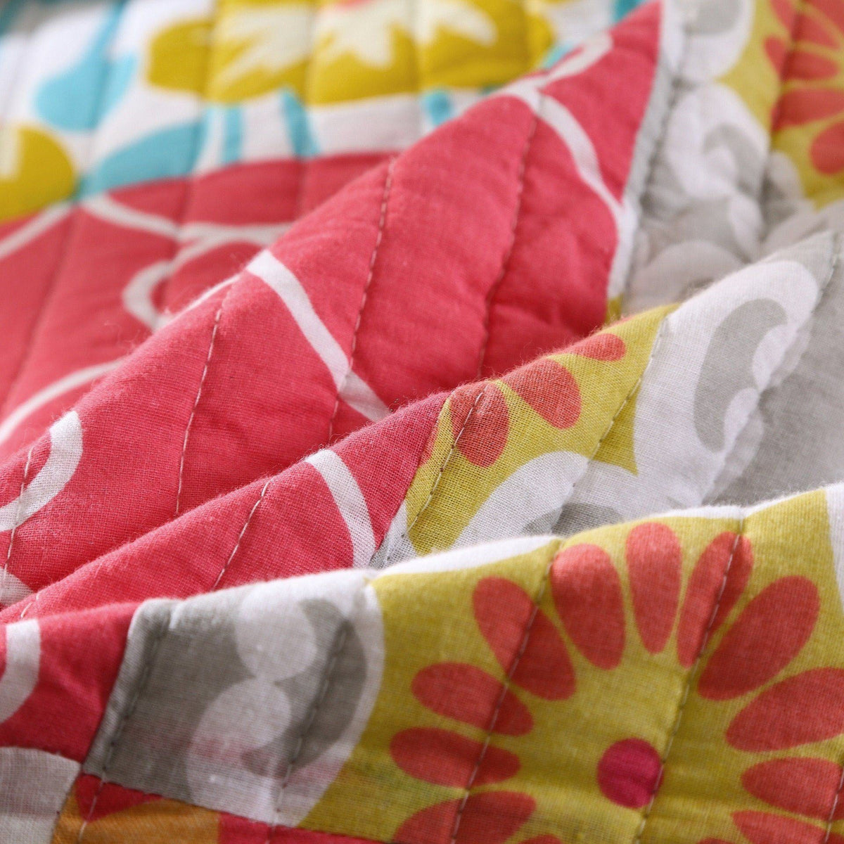 Dreamy Meadow Floral Cotton Patchwork Quilt Set with Pillow Covers – view 4