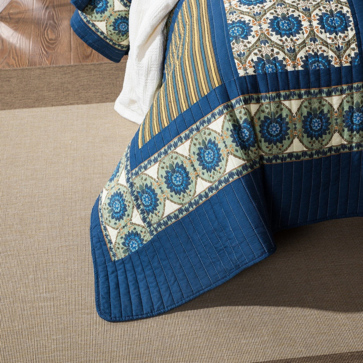 Elegant Dark Blue and Gold Reversible Patchwork Quilt Set – view 2