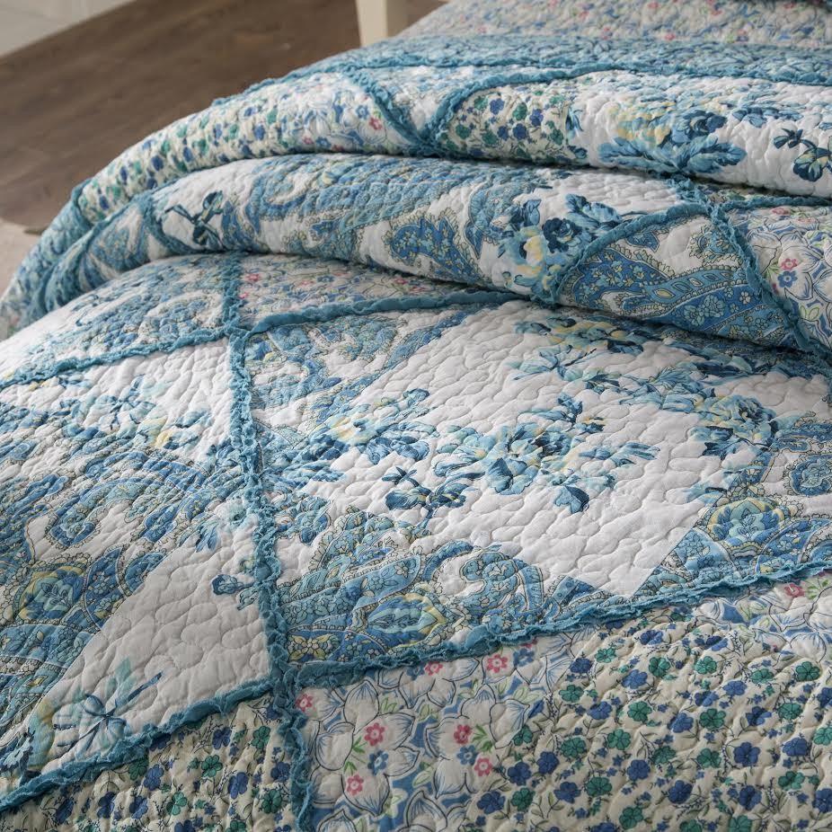 Petal Dance Blue and White Floral Scalloped Cotton Patchwork Quilt Set – view 3