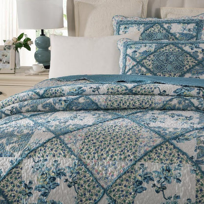 Petal Dance Blue and White Floral Scalloped Cotton Patchwork Quilt Set – view 2