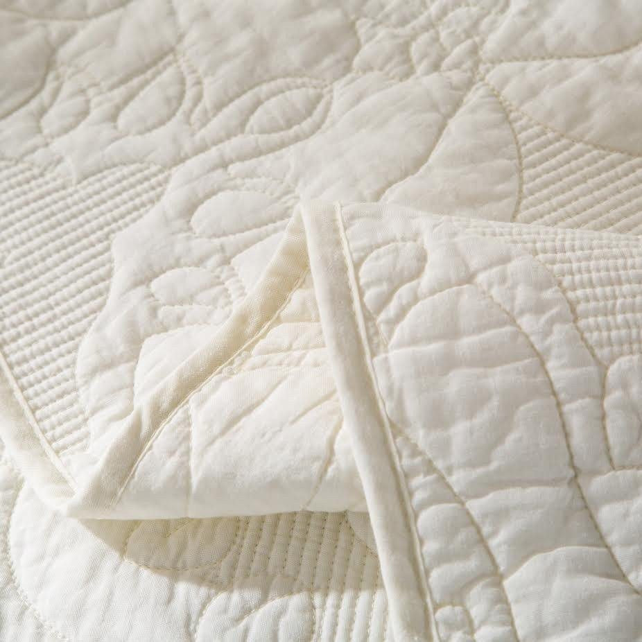 Vanilla Cream Ivory Paisley Damask Matelassé Cotton Quilt Set – view 9