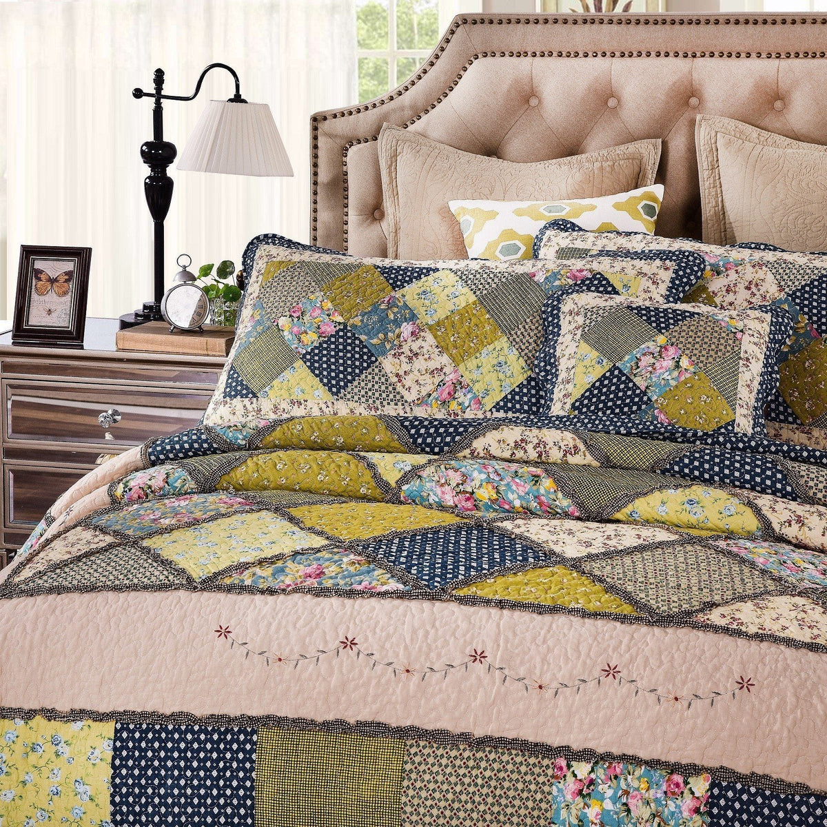 Spring Shower Olive and Navy Floral Scalloped Cotton Patchwork Quilt Set – view 2