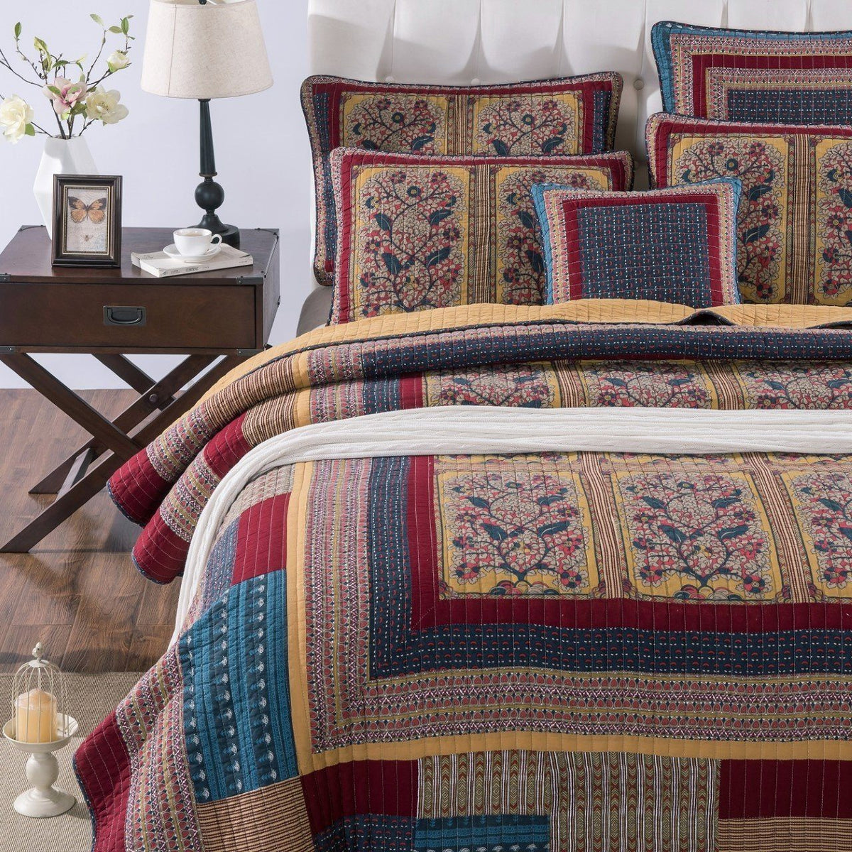 Vineyard Floral Lightweight Cotton Patchwork Quilt Set – view 5
