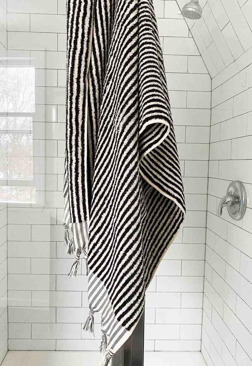 Organic Cotton Striped Bath Towel, Jacquard Woven 36 x 72 Inch – view 3