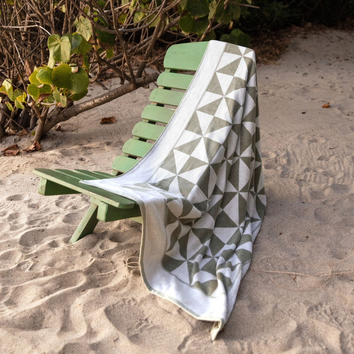 Umbra Australian Cotton Towels with Triangular Print, 600 GSM – view 3