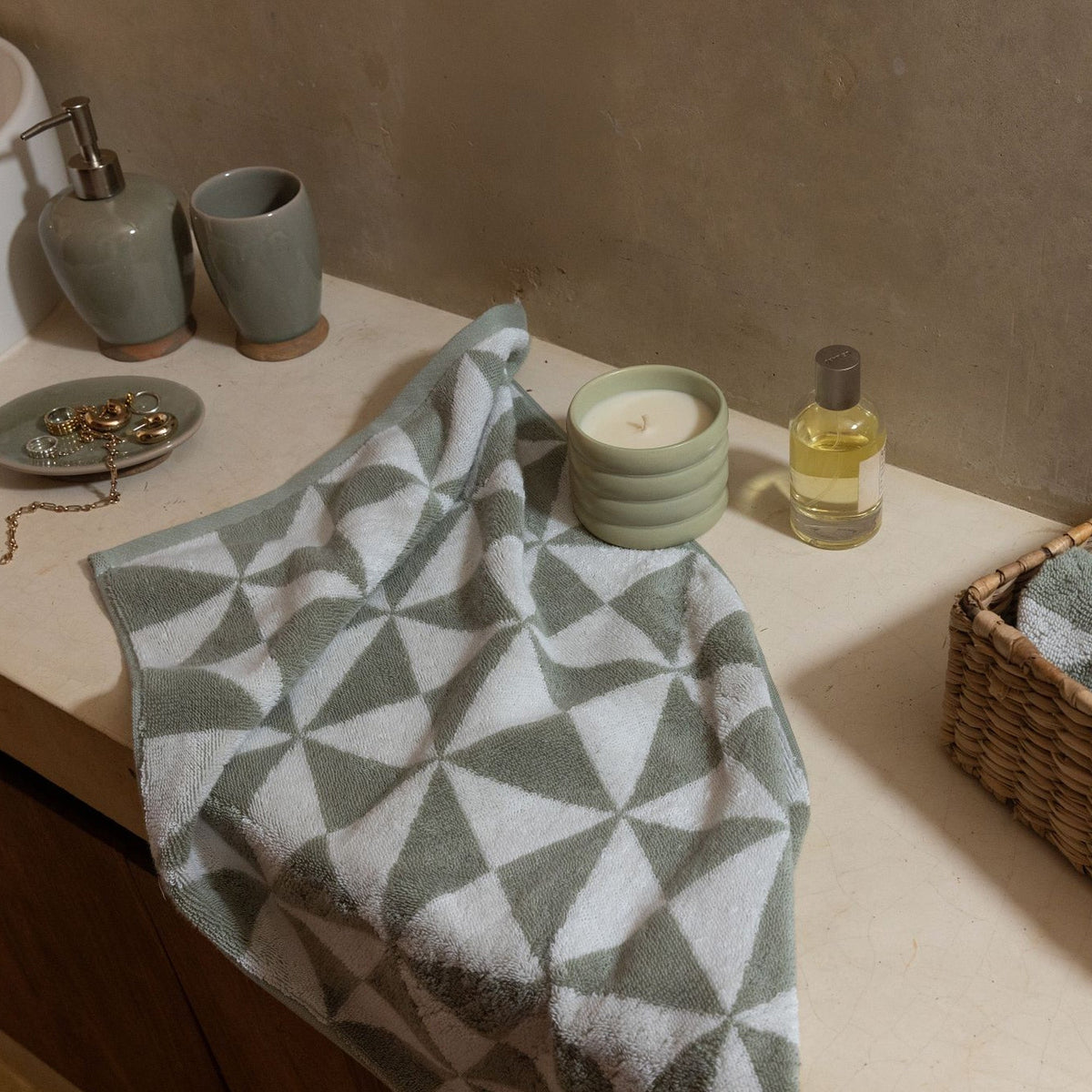 Umbra Australian Cotton Towels with Triangular Print, 600 GSM – view 33